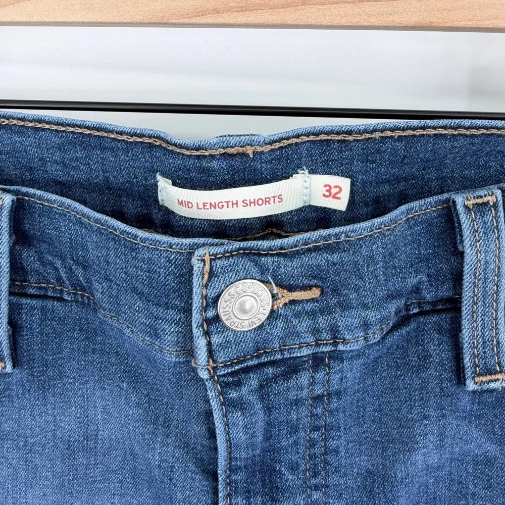 Levi's Mid Length Shorts Women 32 Blue‎ Distressed Cuffed Denim